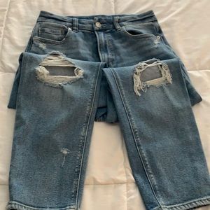 AE Ripped Mom Jean Size 4 Extra Short